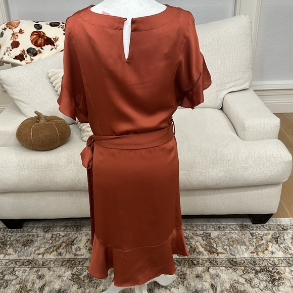 ASTR the label wrap satin dress! Perfect orange color for Fall - Picture 4 of 4